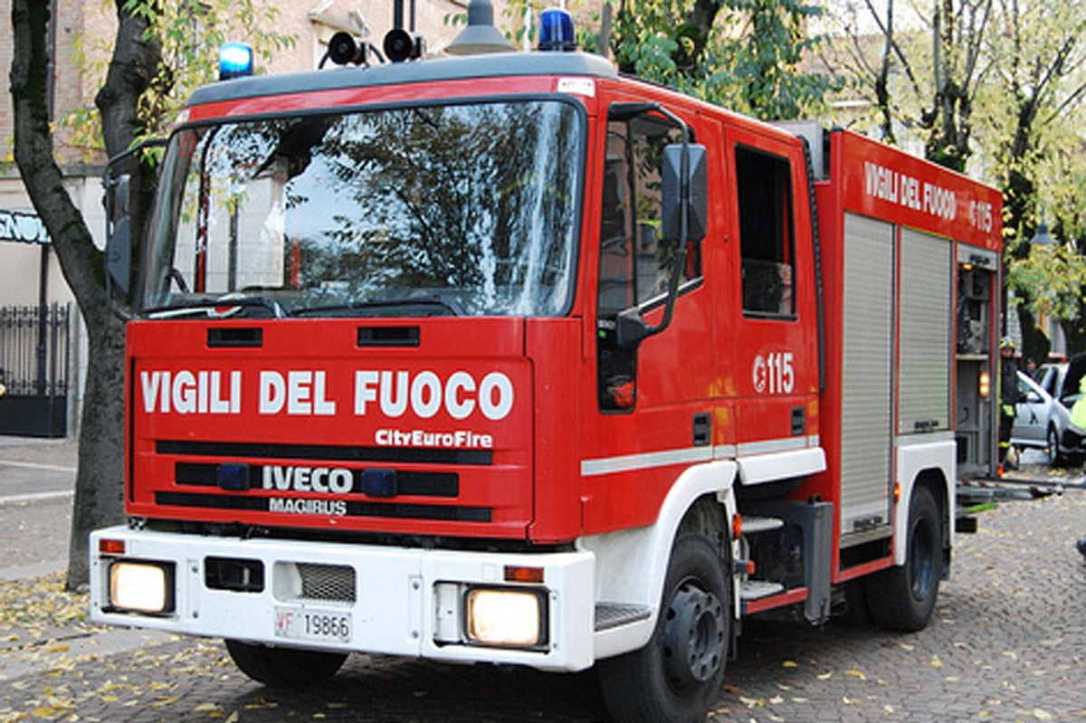 Salerno: problema incendi, brucia il Masso della Signora