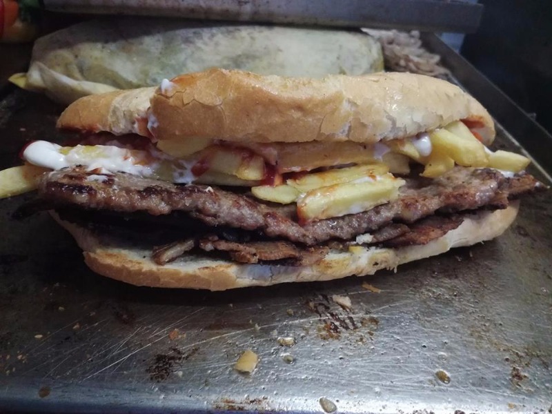 Eccezionale con il mitico umby/paninishow con... salsiccia, bacon, cipolla alla piastra .......patatine, Ketchup/maionese