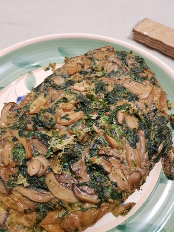 Frittata con funghi champignon e spinaci