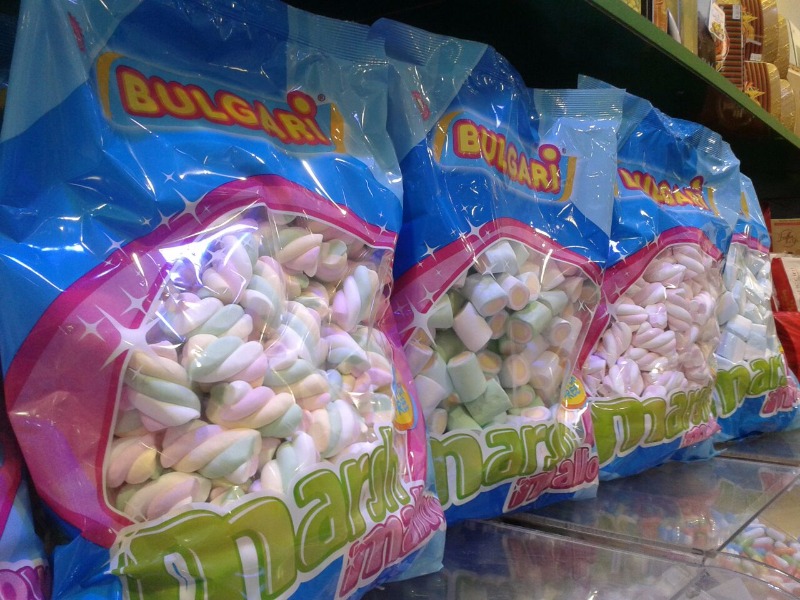 Pronti per allestire i vostri tavoli cerimonia? Da Candy Candy la busta da 1 kg di marsh mallow  costa solo € 6.50!