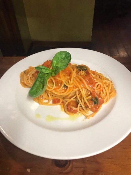 Spaghetti pomodorini e basilico