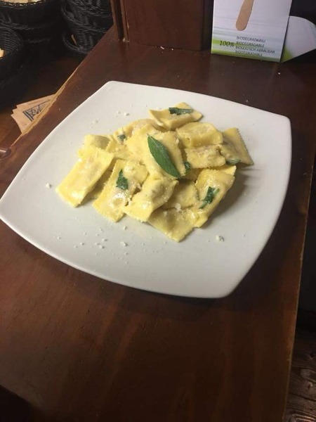 Ravioli burro e salvia