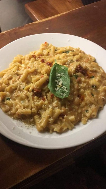 Pasta patate,provola e pomodori secchi