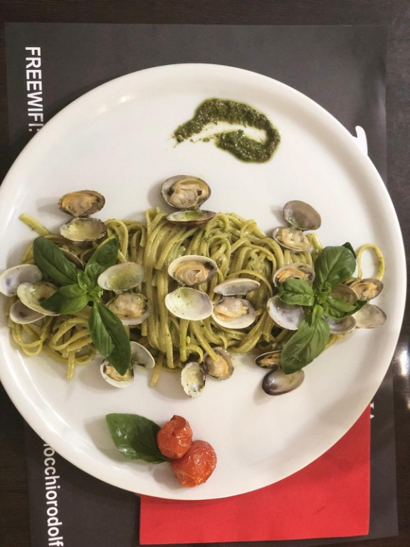 Uno dei nostri piatti preferiti: “Linguina Pesto e Vongole” lo facciamo dal 1973