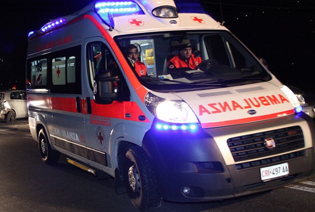 Auto si ribalta sul raccordo Salerno Avellino.