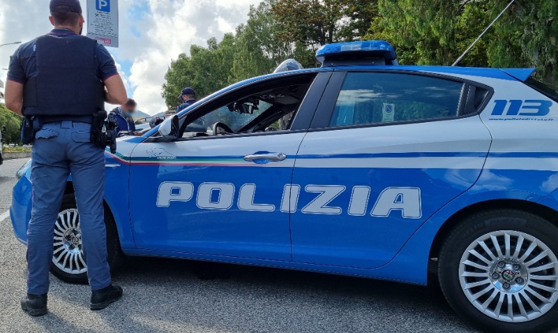 Ubriaco tenta di entrare nella casa della ex moglie. Bloccato